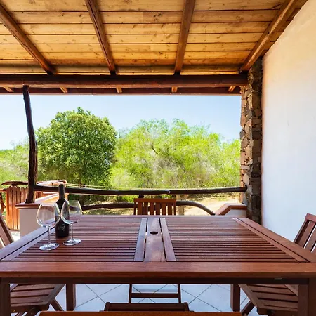 5' From The - Private Veranda & Bbq Nyaraló